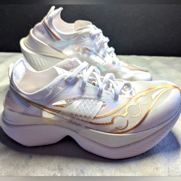 Saucony endorphins elite size 7.5 like new - Picture 1 of 3